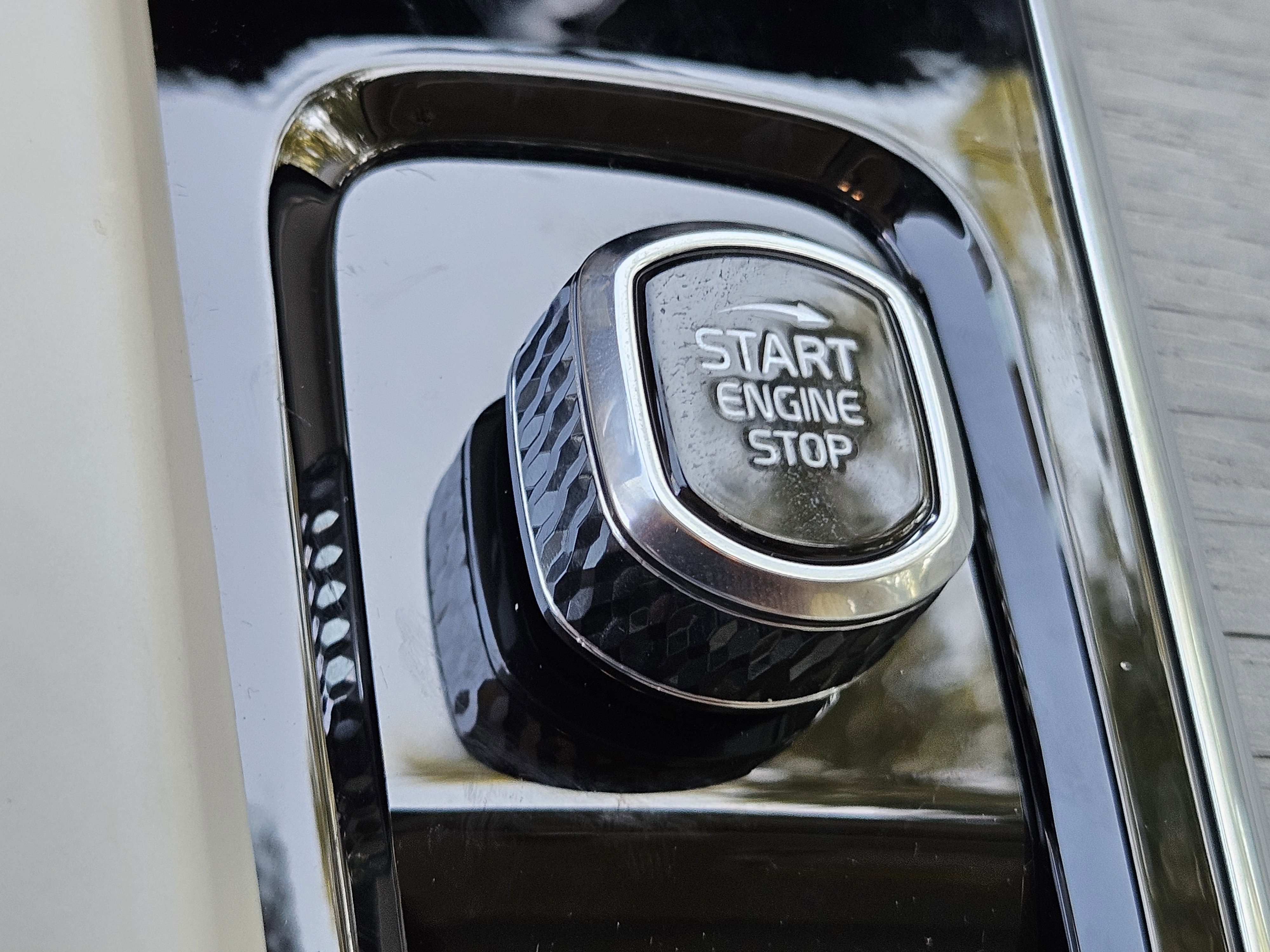 New 2025 Volvo XC60 B5 Plus w/ Protection Package Premier image 30