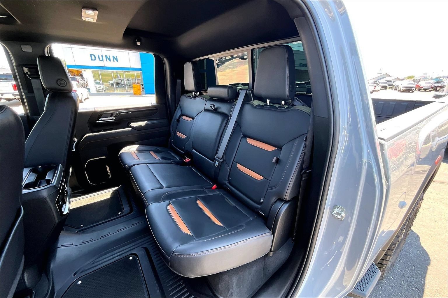 Used 2025 GMC Sierra 2500 AT4 w/ AT4 Premium Plus Package AWD/4WD image 28