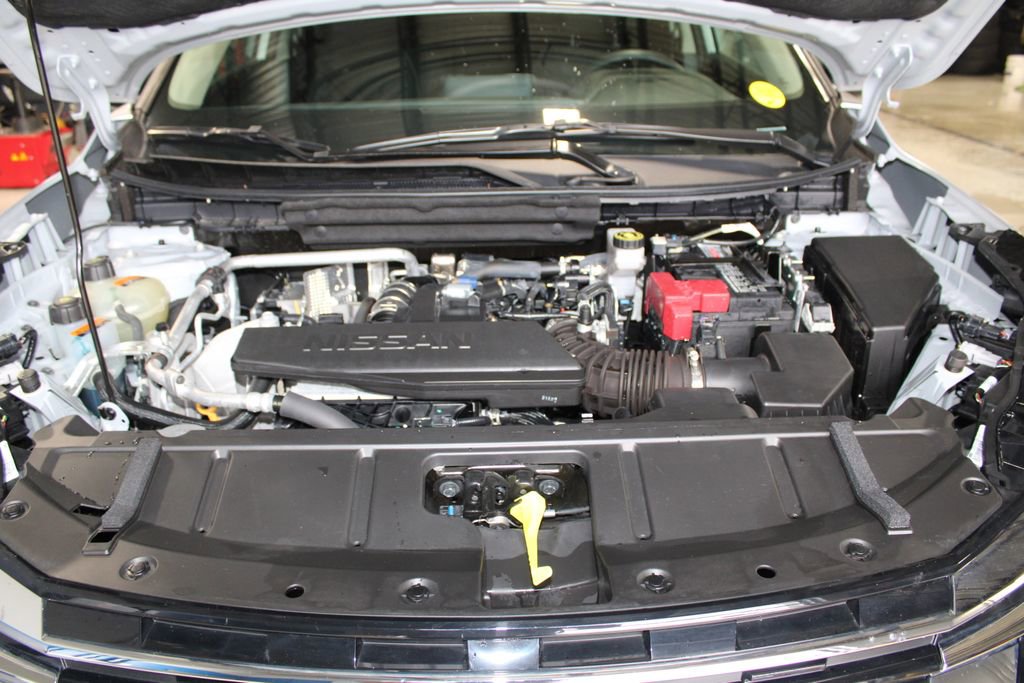 Used 2025 Nissan Rogue S AWD/4WD image 14