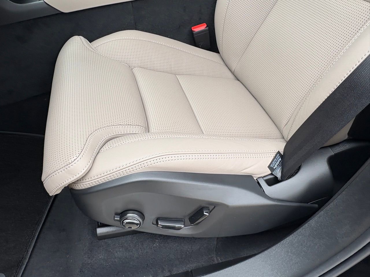 New 2026 Volvo XC90 B6 Ultra w/ Protection Package Premier image 21