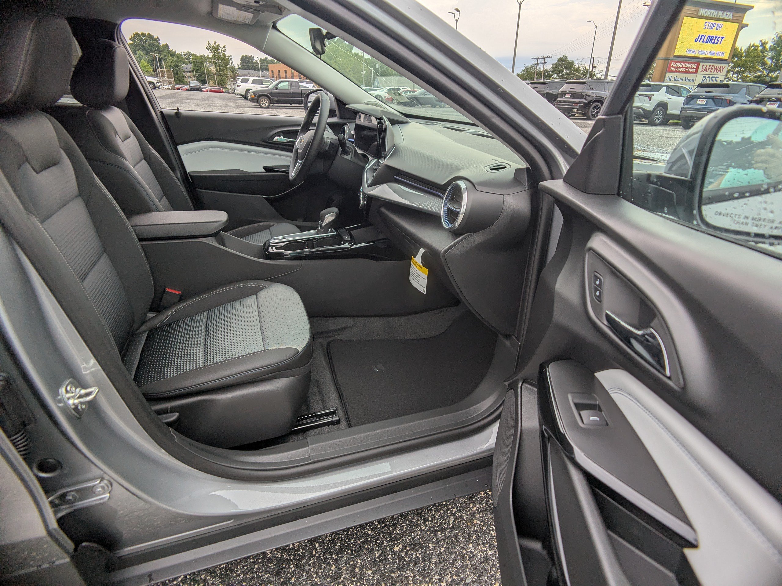 New 2026 Chevrolet Trax LT w/ Driver Confidence Package FWD image 10