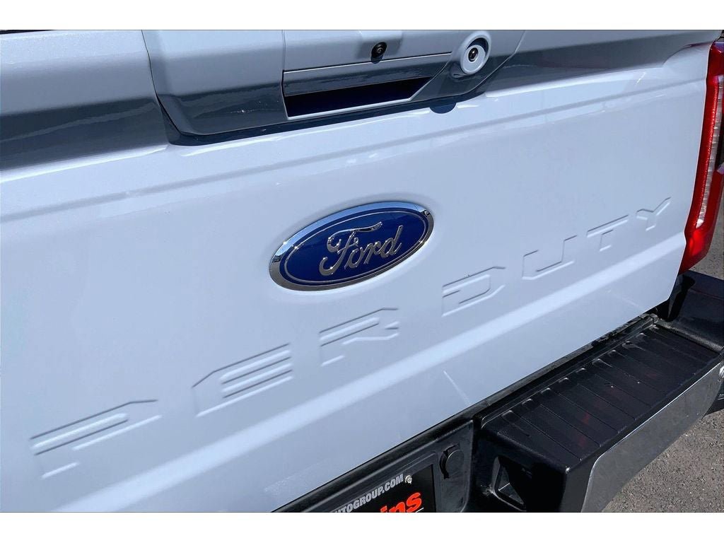 Used 2025 Ford F350 Lariat w/ FX4 Off-Road Package image 32