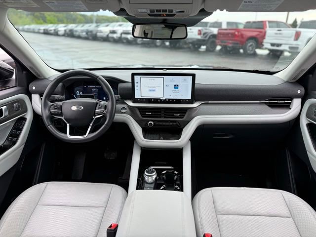 Used 2025 Ford Explorer Platinum w/ LUX Leather Package AWD/4WD image 2