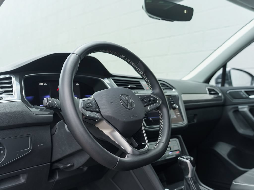 Used 2023 Volkswagen Tiguan SE AWD/4WD image 4