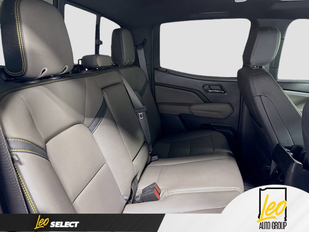 Used 2025 Chevrolet Colorado ZR2 w/ Technology Package AWD/4WD image 32