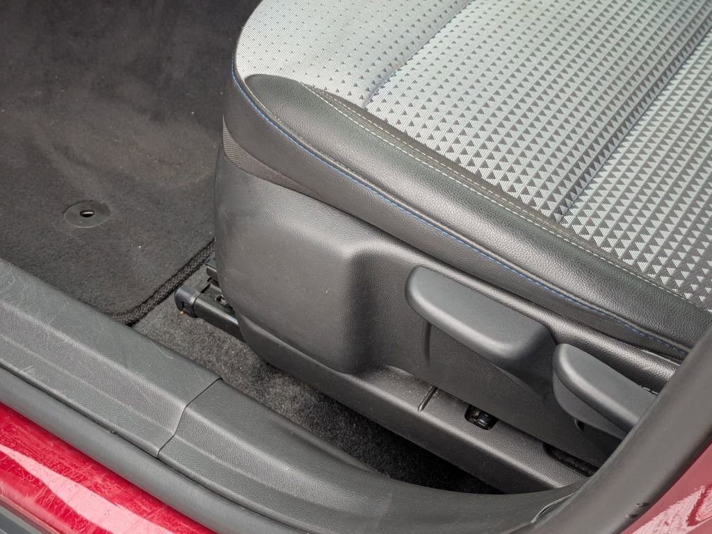 Used 2025 Chevrolet Trax LT w/ LT Convenience Package image 14