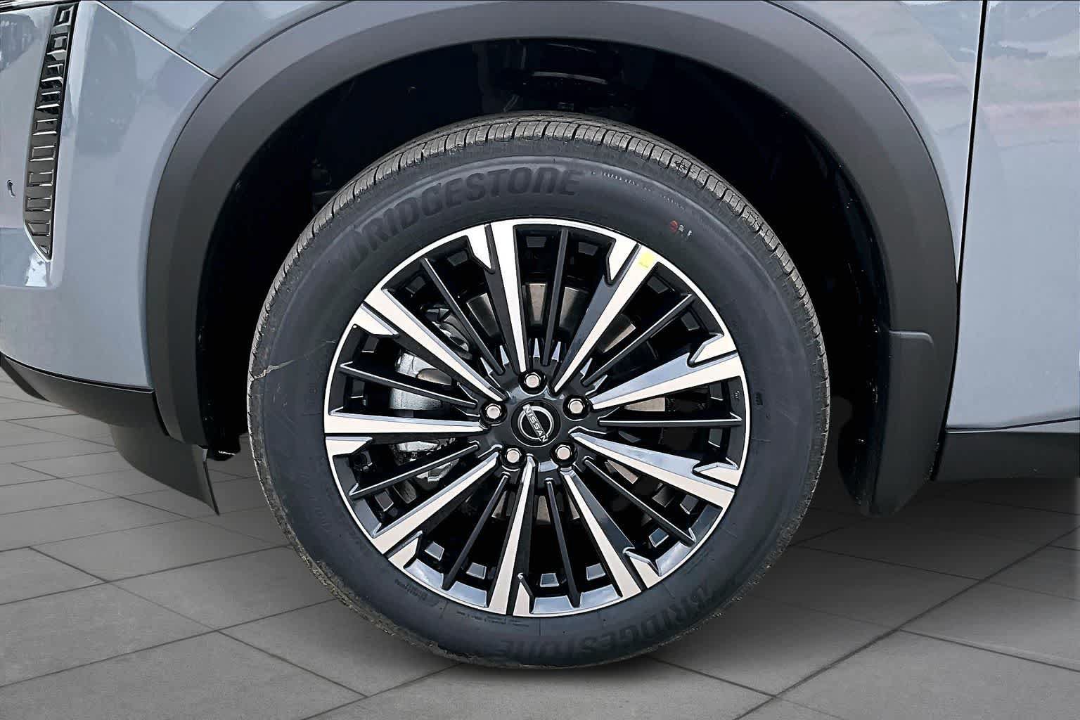 New 2026 Nissan Pathfinder Platinum w/ Cargo Package FWD image 9