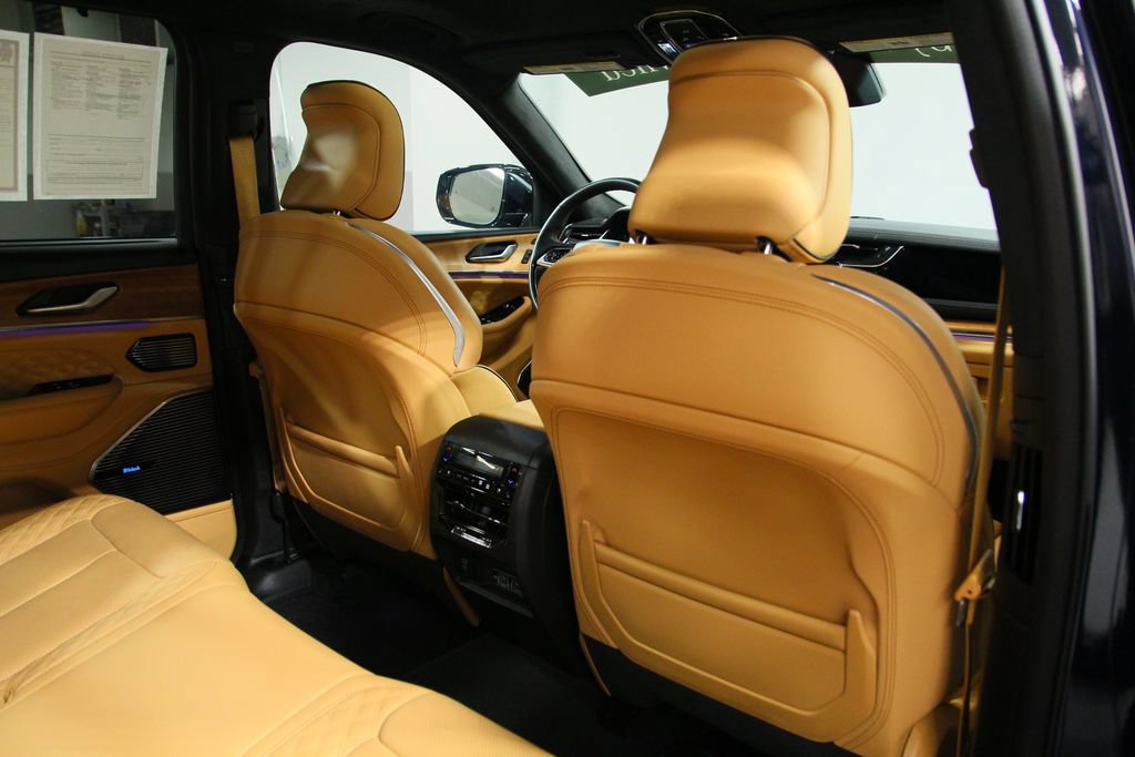 Used 2024 Jeep Grand Cherokee Summit AWD/4WD image 24