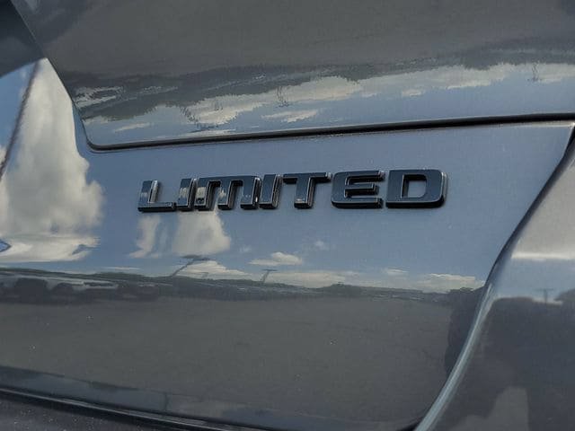 Certified 2025 Jeep Grand Cherokee L Limited w/ Black Appearance Package AWD/4WD image 9