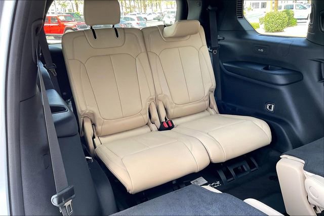 New 2026 Jeep Grand Cherokee L Limited w/ Limited Altitude Package AWD/4WD image 17
