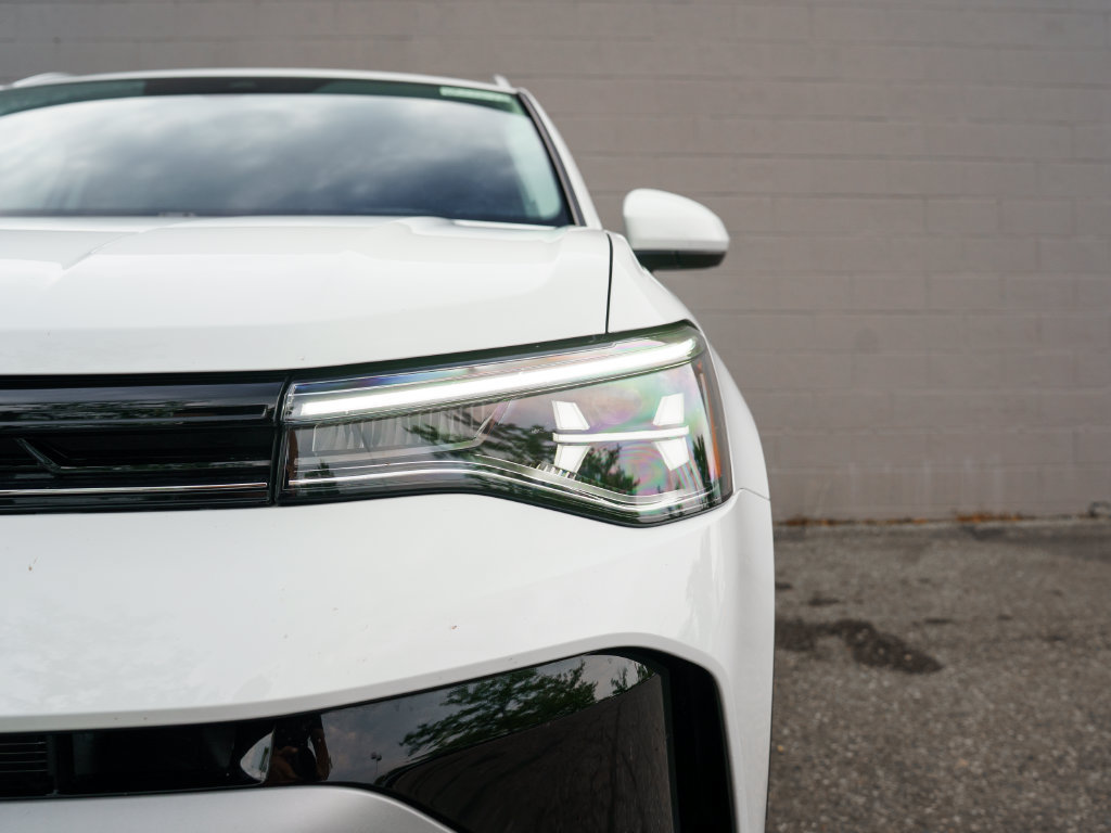 Certified 2025 Volkswagen Taos SE AWD/4WD image 11