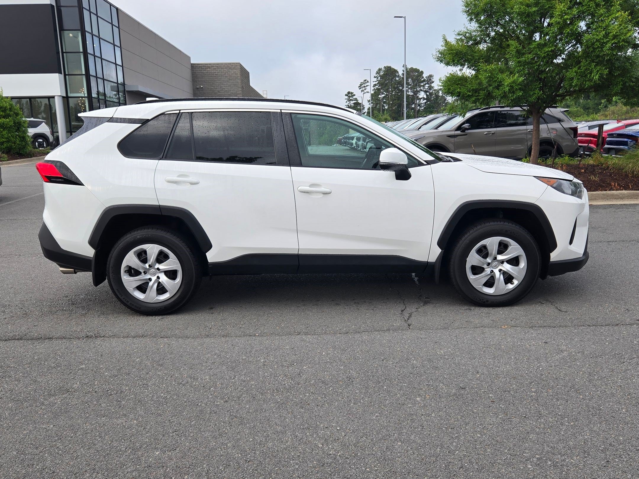 Used 2021 Toyota RAV4 LE FWD image 8