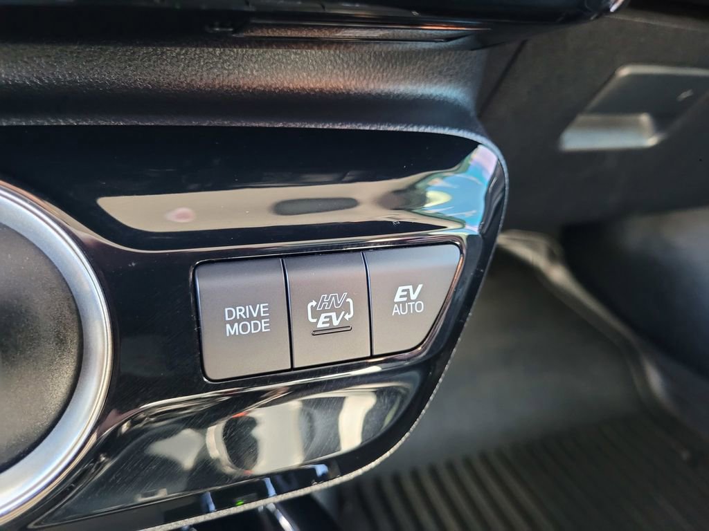 Used 2022 Toyota Prius Prime XLE image 17