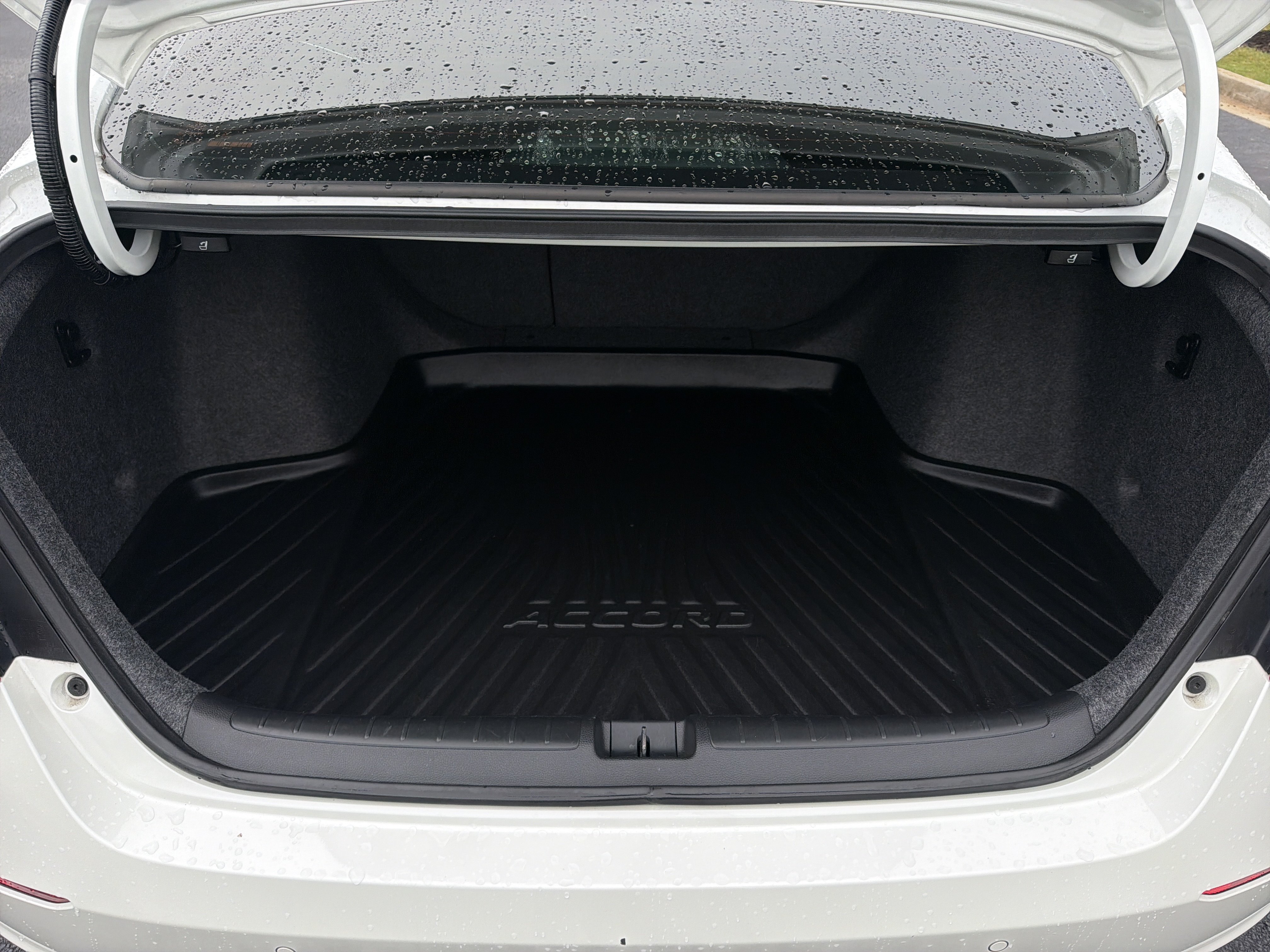 Used 2018 Honda Accord Touring image 30