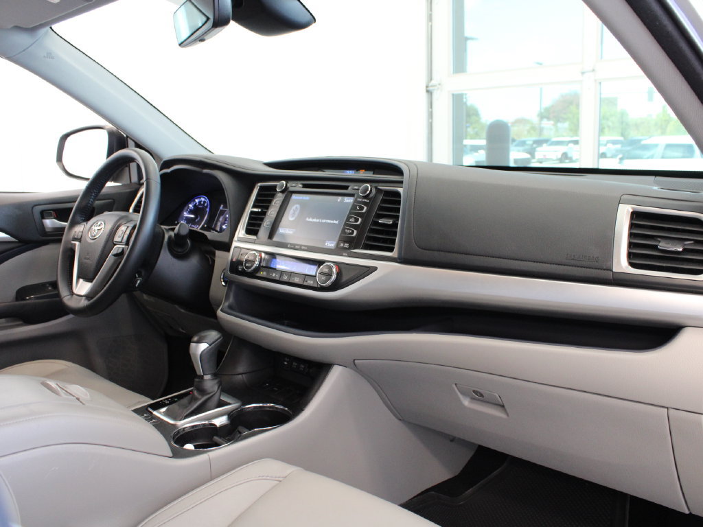 Used 2017 Toyota Highlander XLE FWD image 17