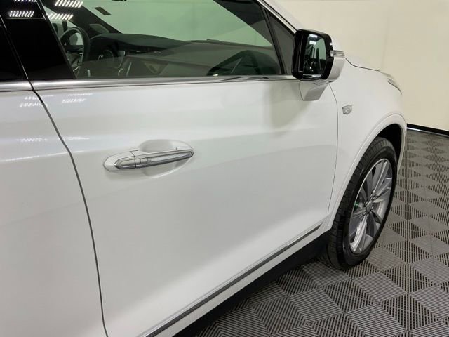 Used 2025 Cadillac XT5 Premium Luxury w/ Technology Package AWD/4WD image 7