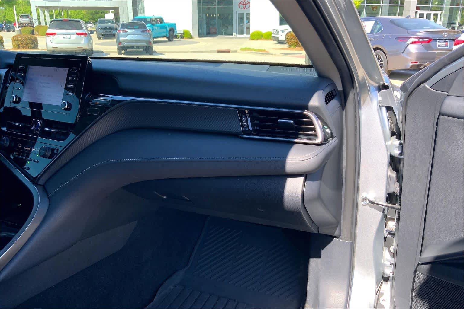 Used 2024 Toyota Camry SE w/ Convenience Package FWD image 18