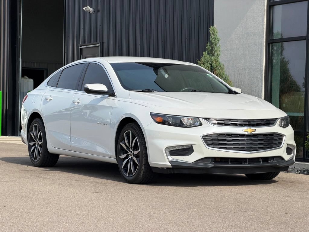 Used 2017 Chevrolet Malibu LT w/ Leather Package FWD image 4