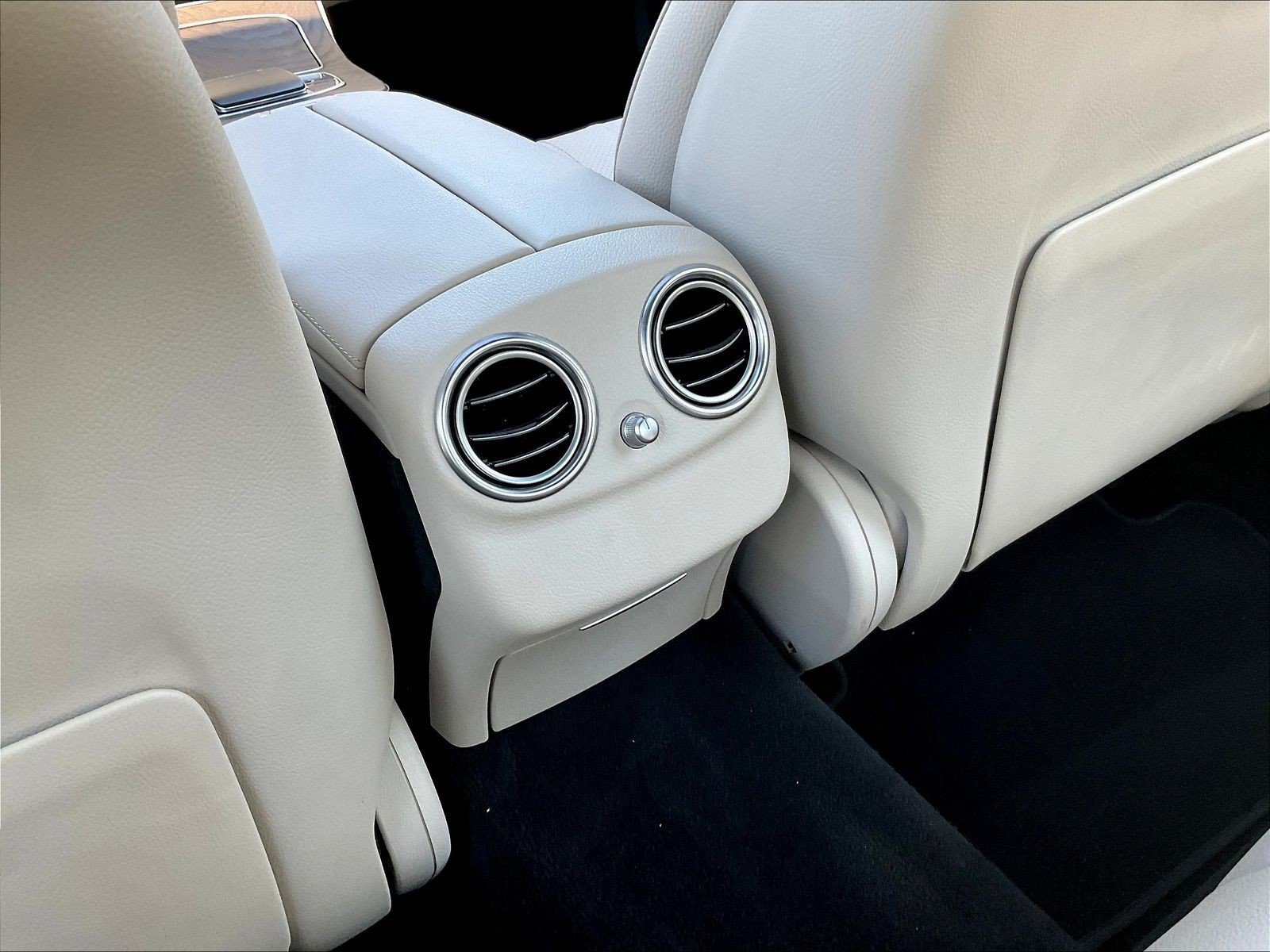 Used 2022 Mercedes-Benz E 350 Sedan image 12