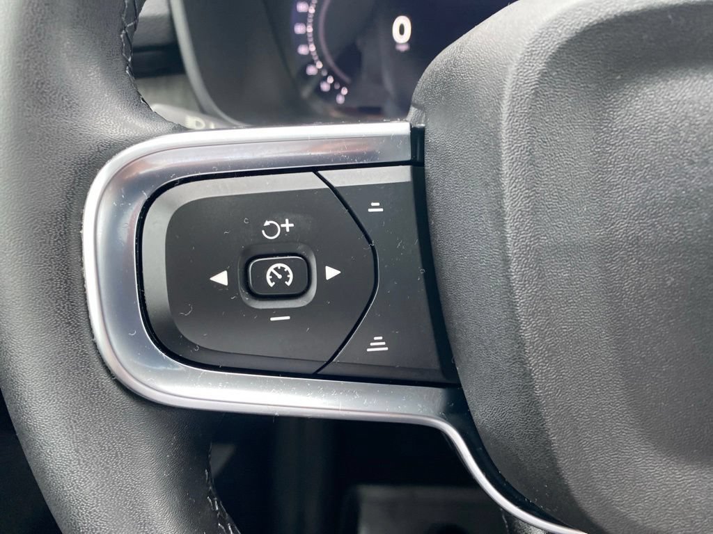 Used 2023 Volvo XC40 B5 Ultimate AWD/4WD image 9