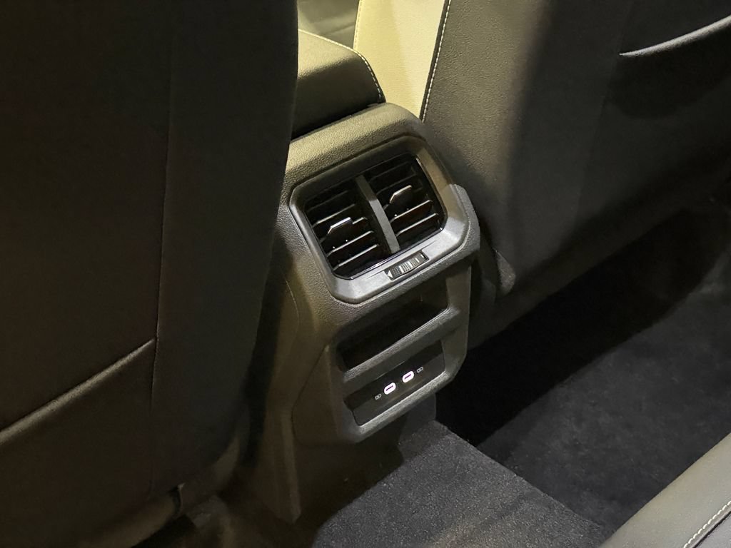 New 2026 Volkswagen Taos SE AWD/4WD image 24