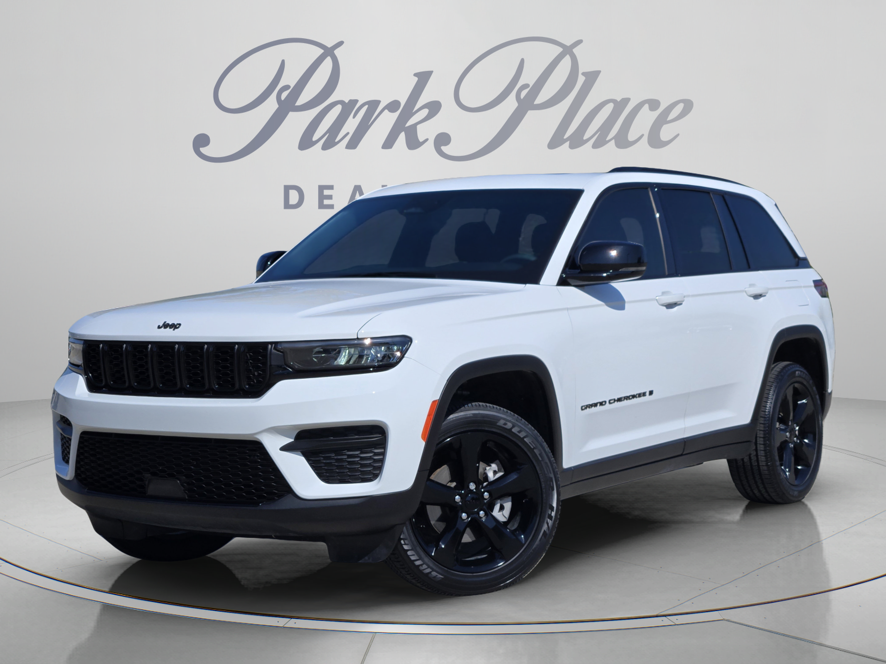 Used 2025 Jeep Grand Cherokee Altitude AWD/4WD image 1