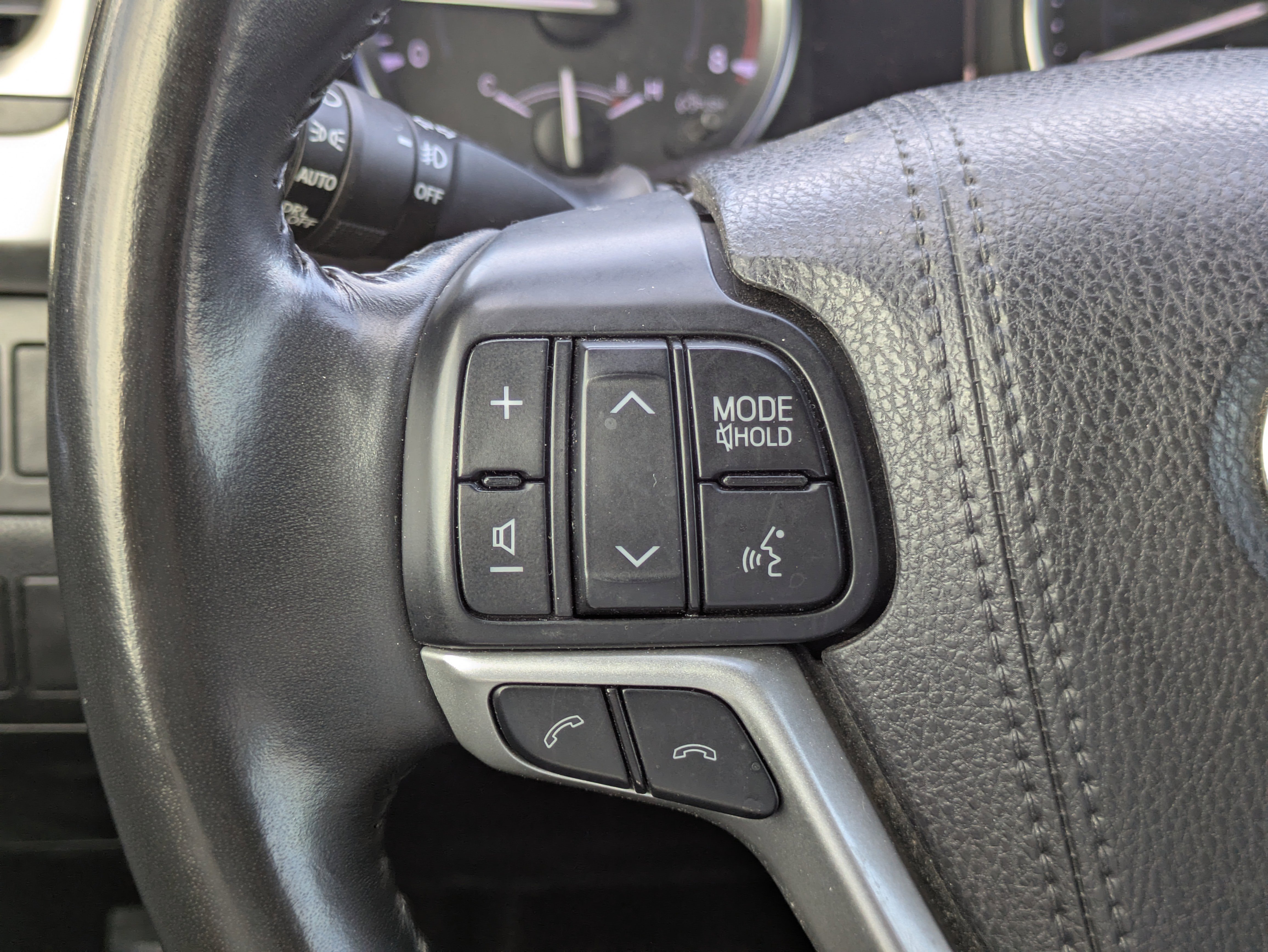 Used 2018 Toyota Highlander SE image 17