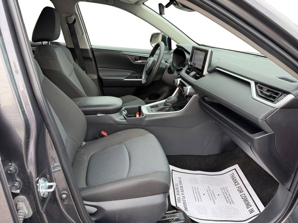 Used 2025 Toyota RAV4 XLE image 17