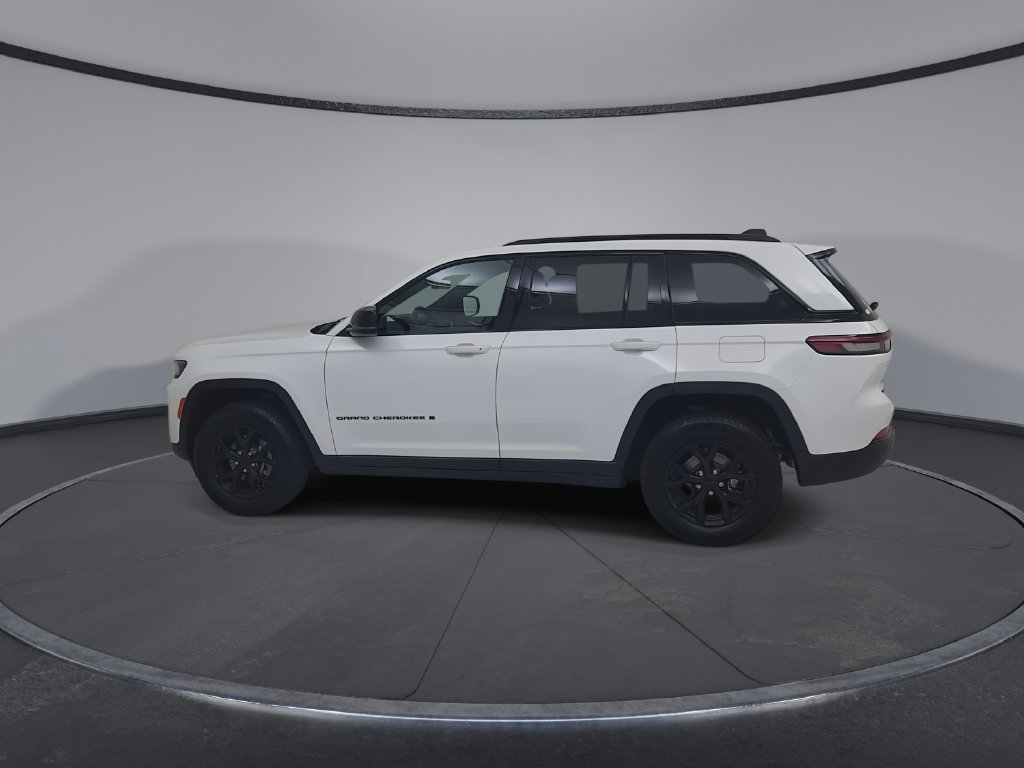 Certified 2025 Jeep Grand Cherokee Altitude AWD/4WD image 10