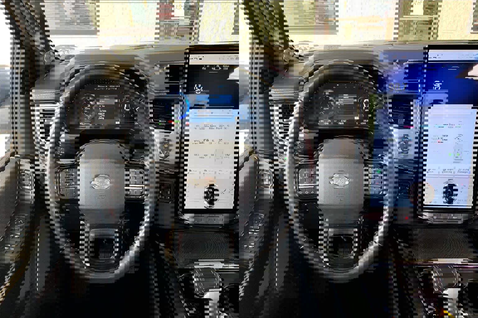 Used 2022 Ford F150 Lightning Platinum image 5