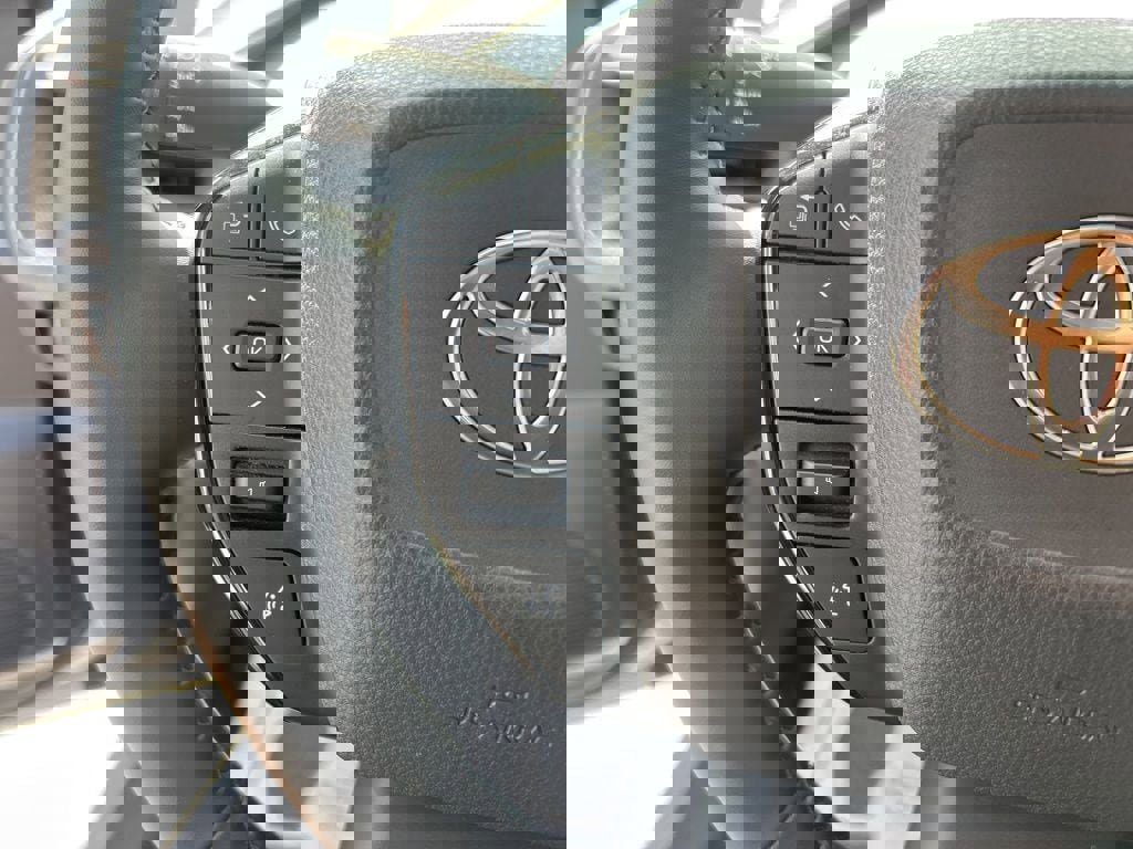 Used 2024 Toyota Prius XLE image 7