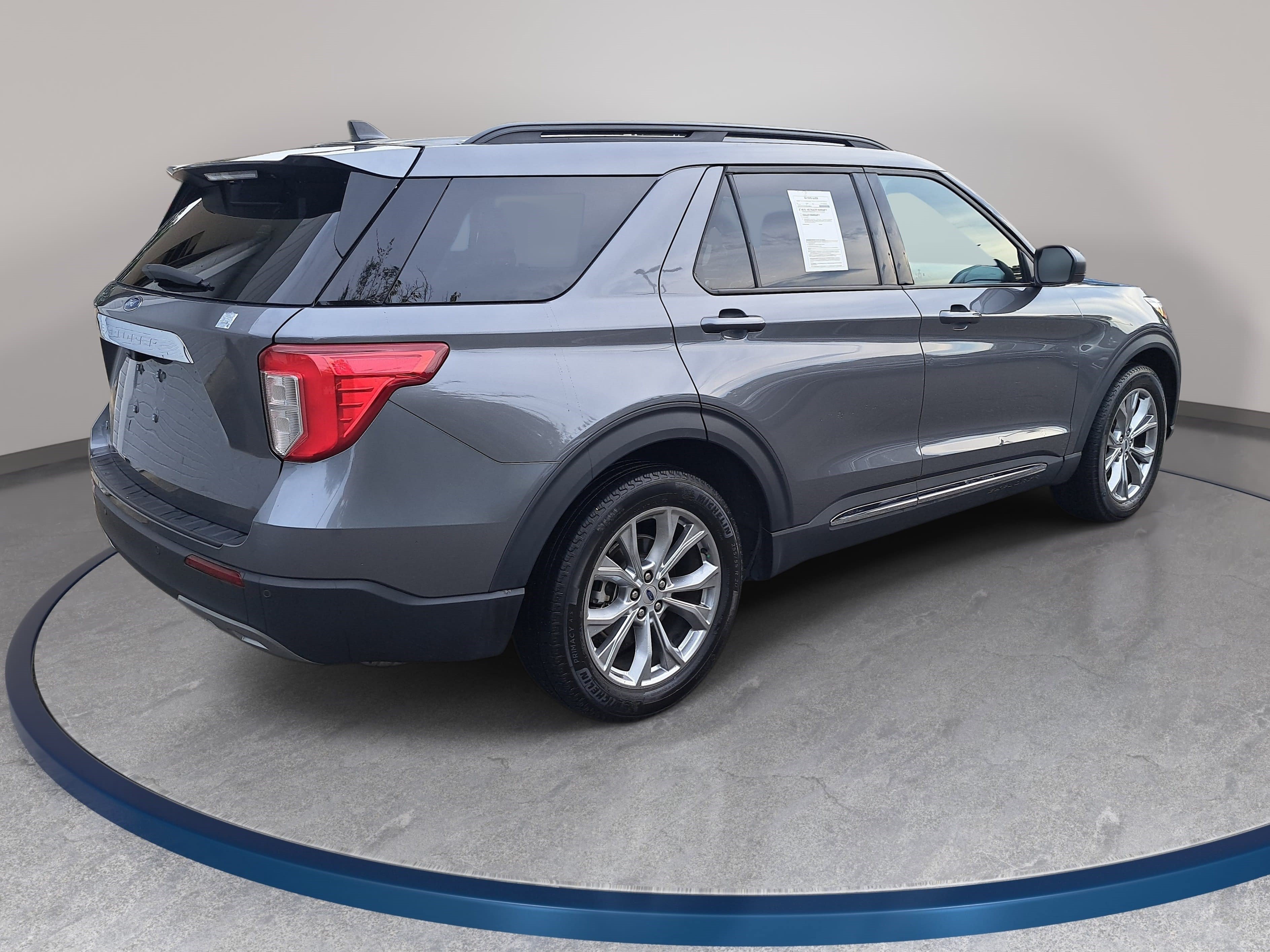 Used 2023 Ford Explorer XLT w/ Equipment Group 202A RWD image 5