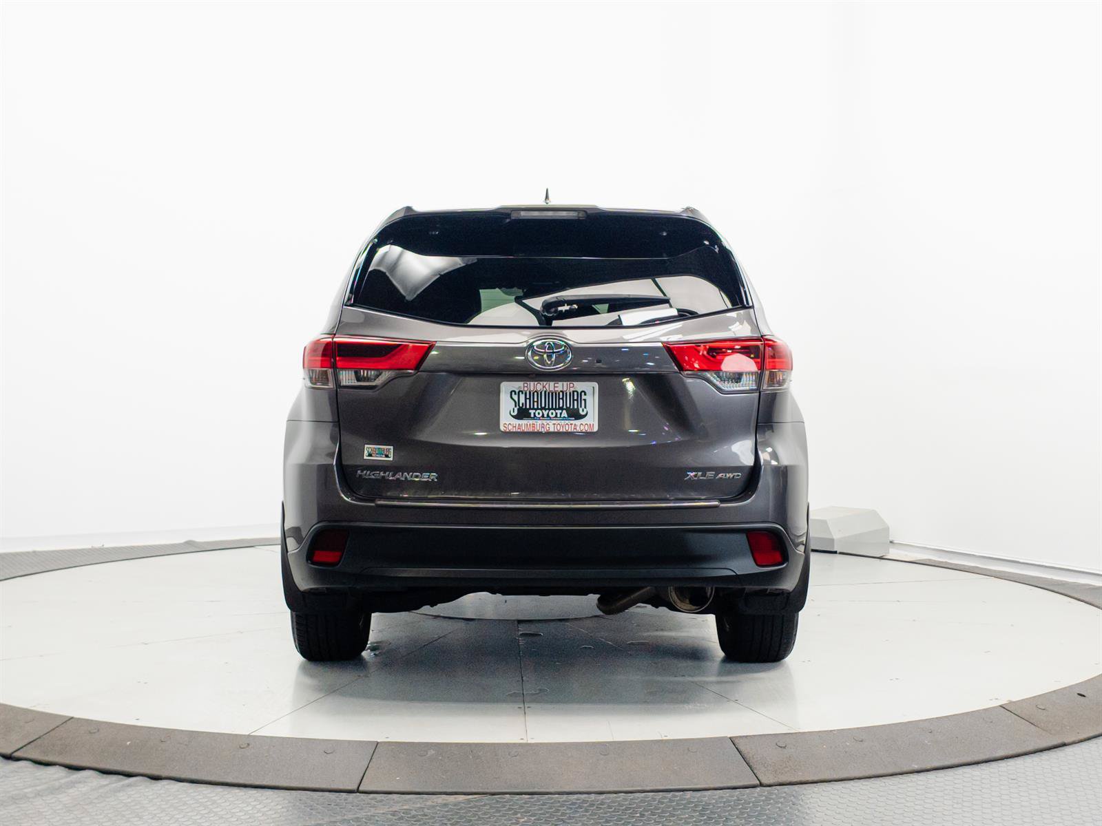 Used 2017 Toyota Highlander XLE AWD/4WD image 11