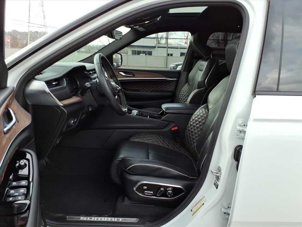 Used 2022 Jeep Grand Cherokee Summit AWD/4WD image 11