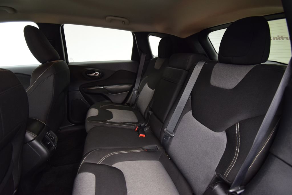 Used 2014 Jeep Cherokee Latitude w/ Comfort/Convenience Group image 18