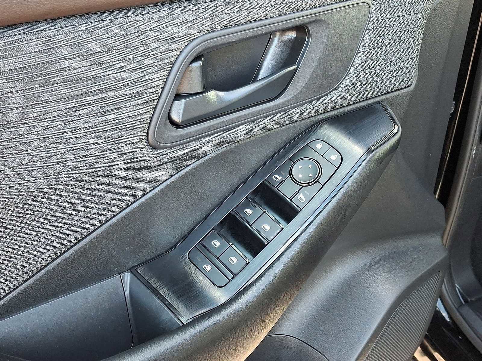 Used 2023 Nissan Rogue S image 28