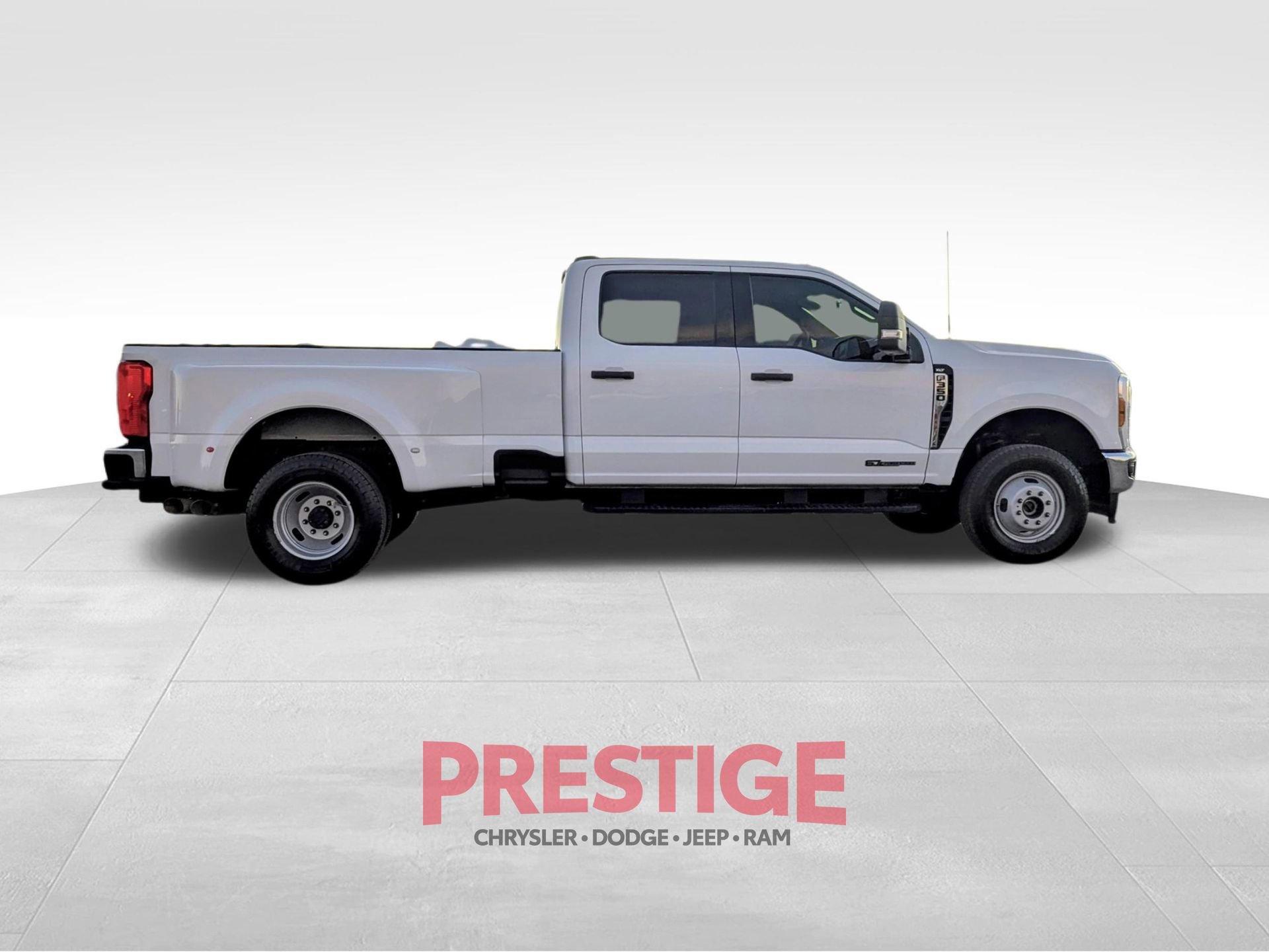 Used 2024 Ford F350 XLT image 6