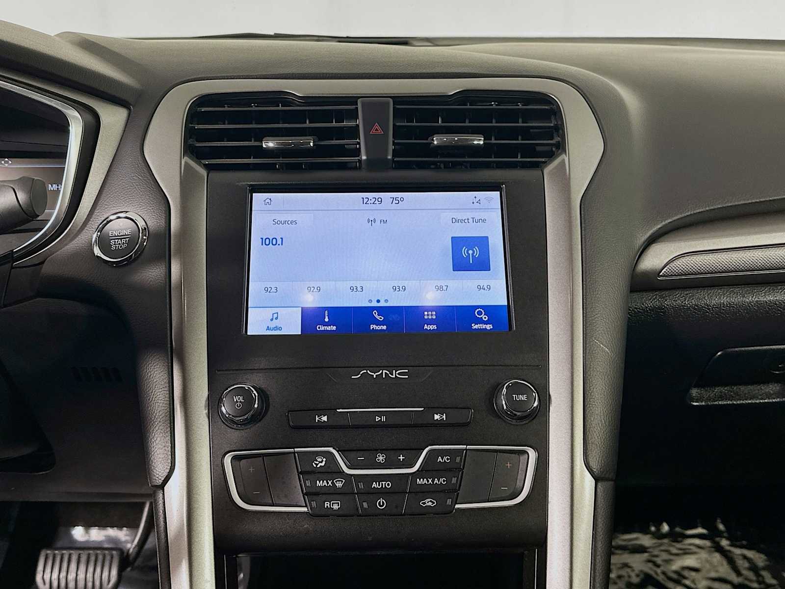 Used 2020 Ford Fusion SE w/ Equipment Group 151A image 13