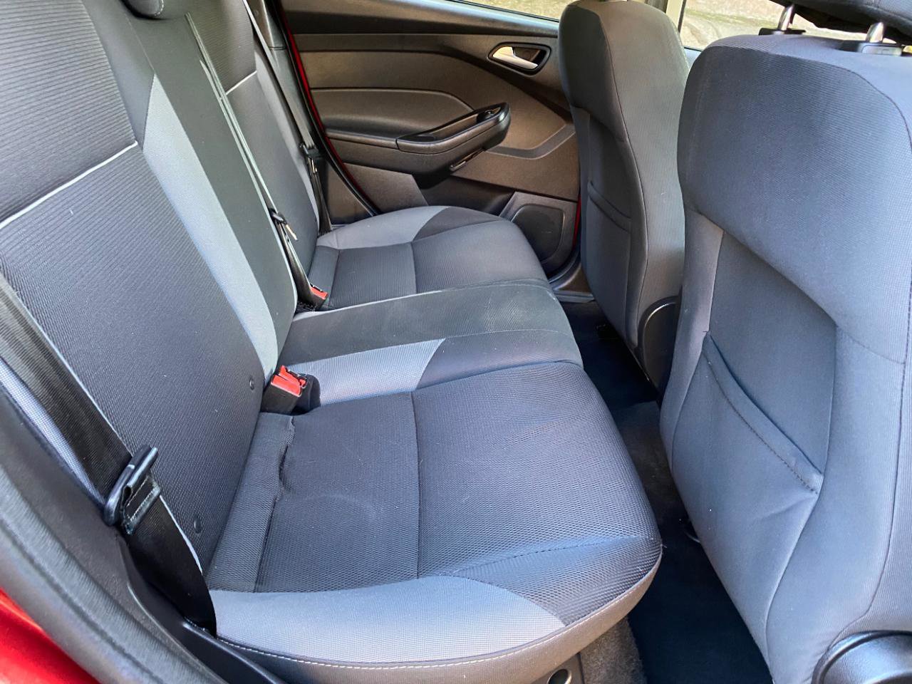 Used 2014 Ford Focus SE image 44