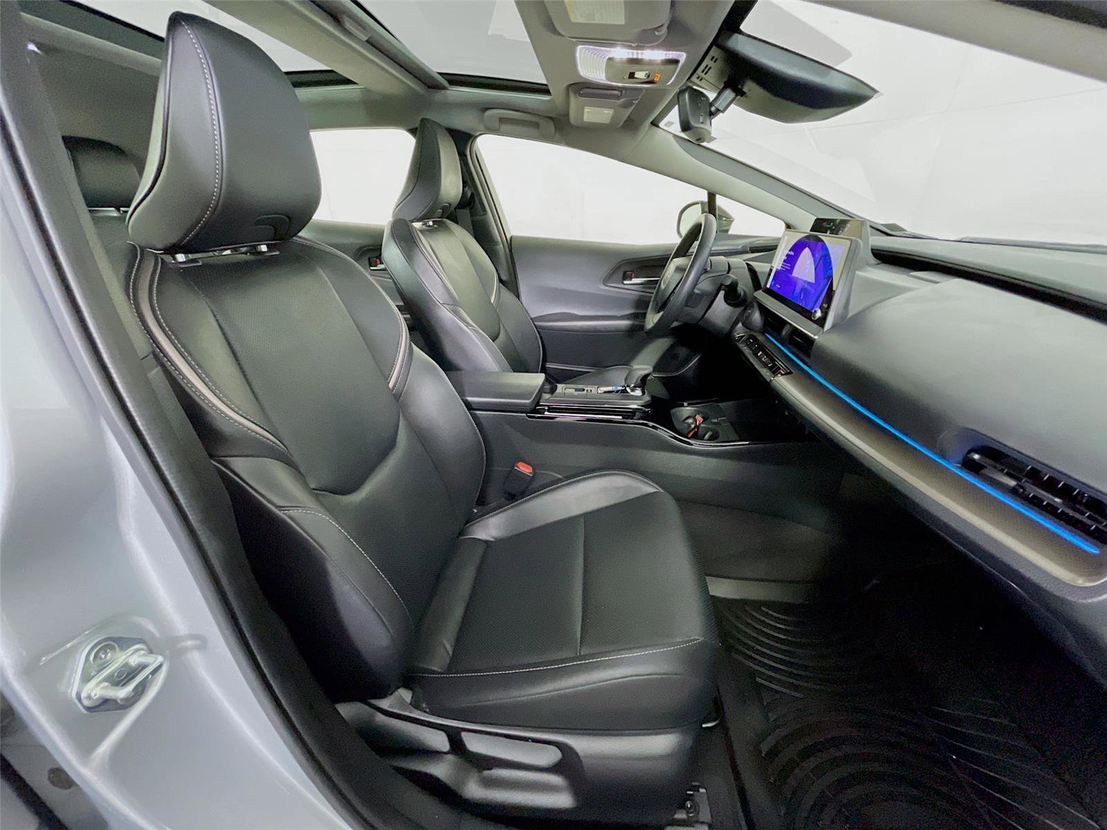 Used 2024 Toyota Prius XLE image 29