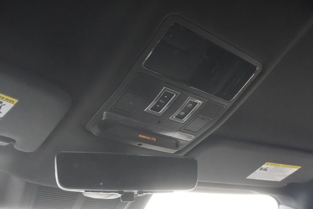 New 2026 Land Rover Defender 130 X-Dynamic SE image 16