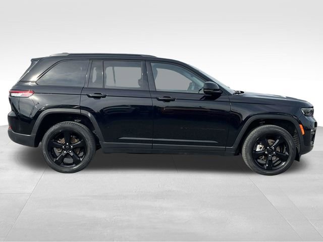 Used 2023 Jeep Grand Cherokee Limited w/ Black Appearance Package image 8