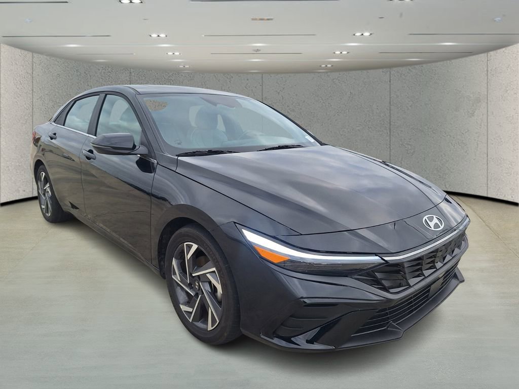 Used 2025 Hyundai Elantra Limited image 7