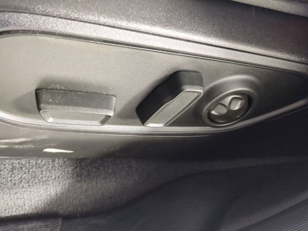 Used 2023 Jeep Grand Cherokee Limited w/ Luxury Tech Group II AWD/4WD image 23