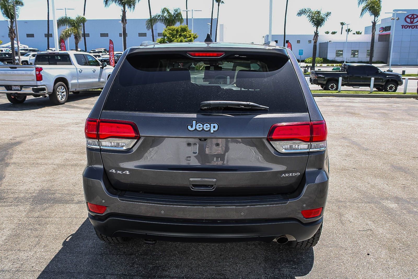 Used 2020 Jeep Grand Cherokee Laredo w/ 18" Wheel & 8.4" Radio Group image 8