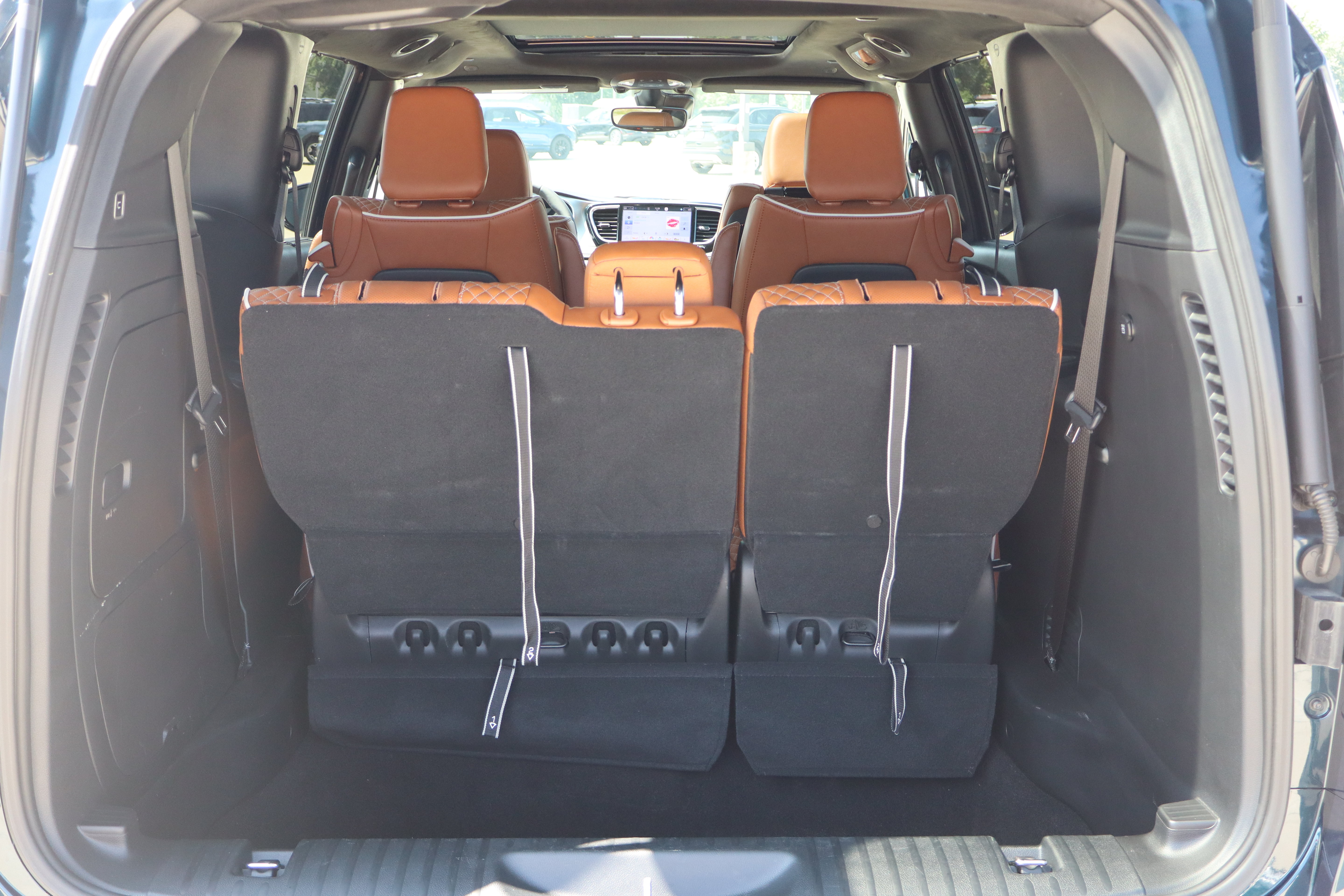 Used 2025 Chrysler Pacifica Pinnacle FWD image 34