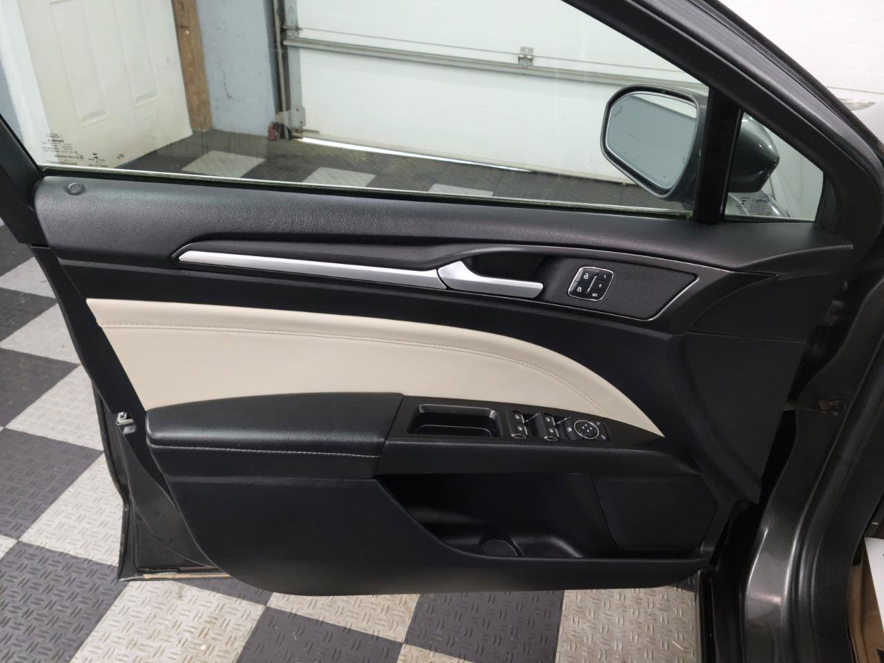 Used 2018 Ford Fusion Titanium AWD/4WD image 22
