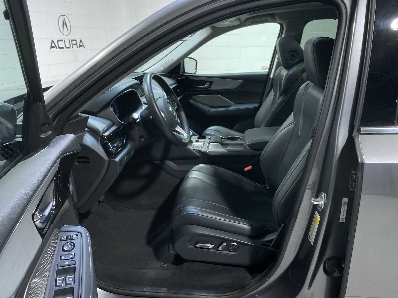 Used 2023 Acura MDX SH-AWD w/ Technology Package image 2