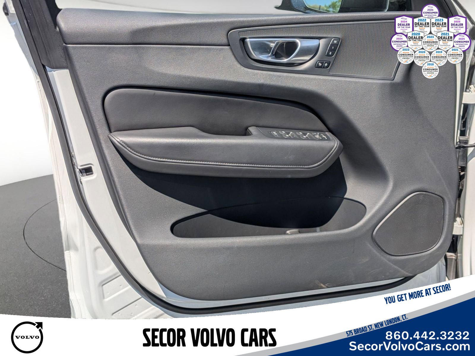 Certified 2024 Volvo XC60 B5 Plus w/ Protection Package Premier AWD/4WD image 11