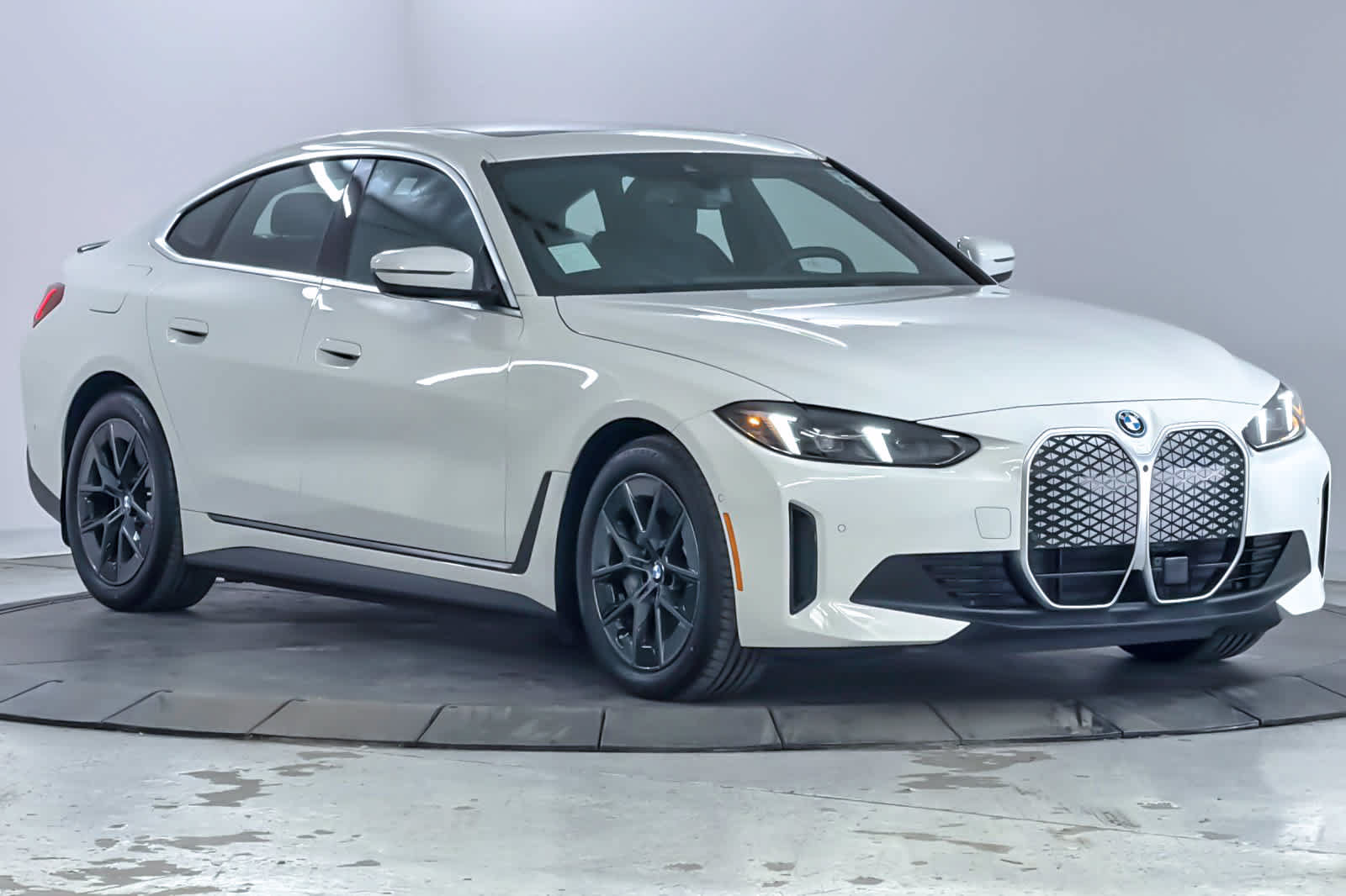 Used 2025 BMW i4 xDrive40i w/ Premium Package AWD/4WD image 9